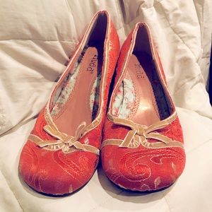 Mudd brand dress shoes with small heel.